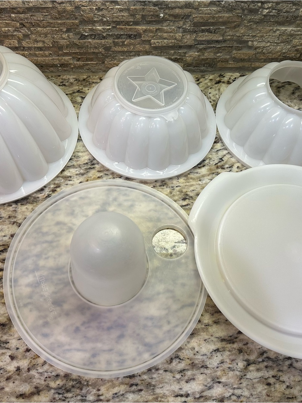 Tupperware #616 Jel-N-Serve